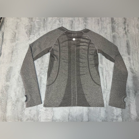 Lulu lemon Swiftly Tech Long-Sleeve Shirt 2.0
Race Length size 4 - Picture 2 of 4